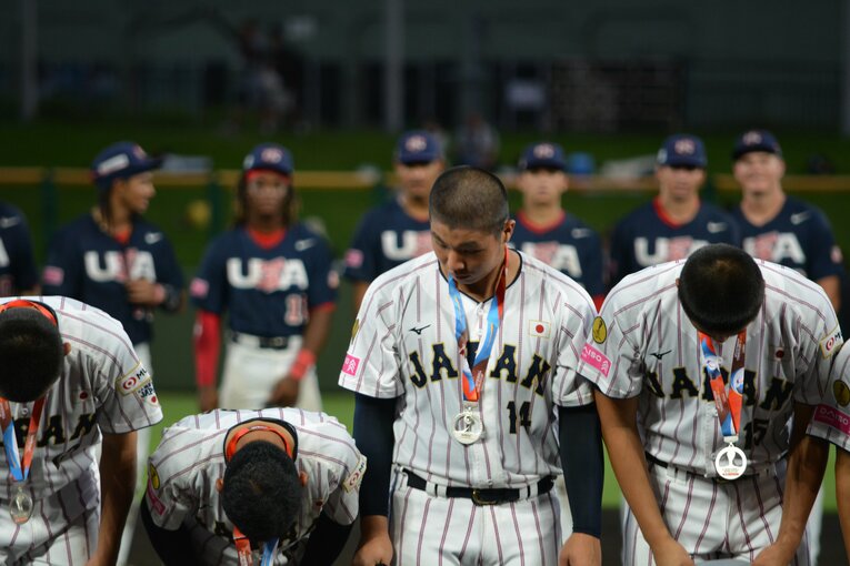 末吉良丞も整列して一礼　©Takarin Matsunaga