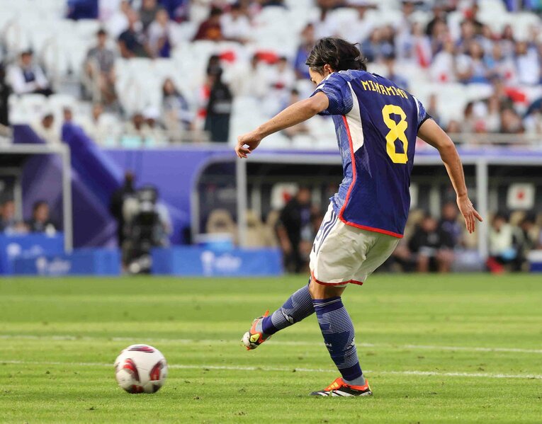 ベトナム戦、南野拓実の同点ゴール　©JIJI PRESS