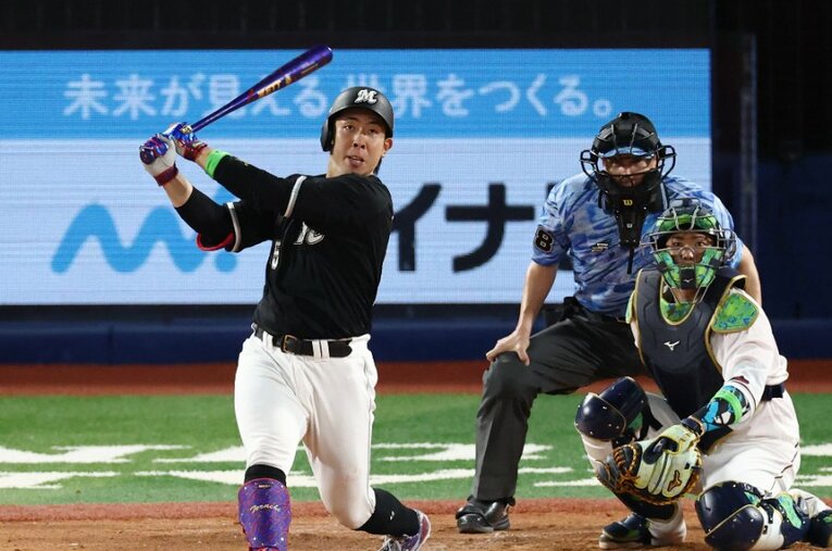オールスター第2戦ではタイムリーツーベースを放った寺地　 ／ photograph by JIJI PRESS