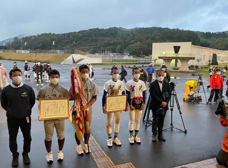 東北大会決勝。聖光学院との投手戦を制し、明治神宮大会行きを決めた花巻東高　©Ayako Oikawa