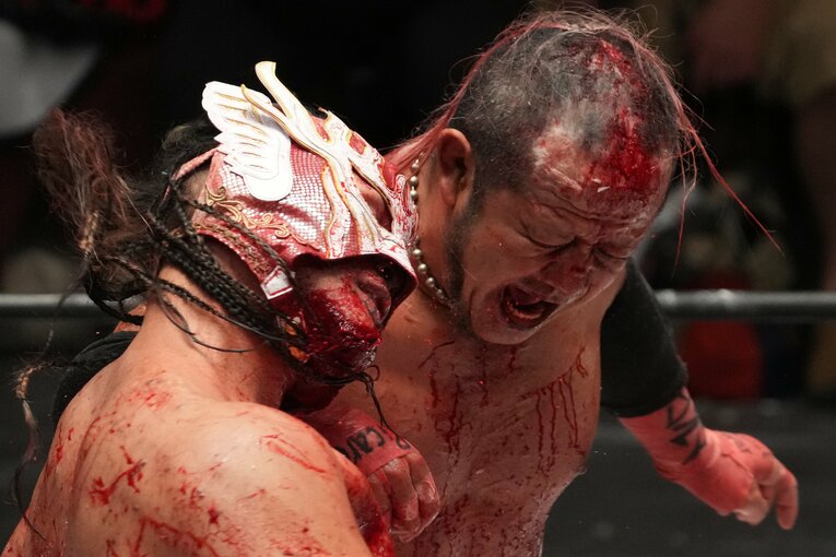 鮮血が飛び散る殴り合い　©Masashi Hara