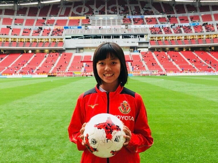 2018年3月、グランパスのスクール卒業直前の谷川（当時12歳）　©N.G.E