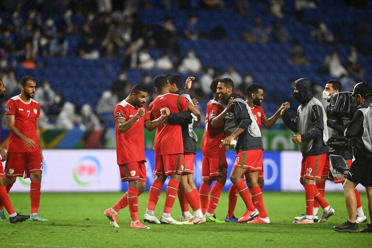 アウェイでの勝ち点3獲得に歓喜するオマーン代表　©JMPA
