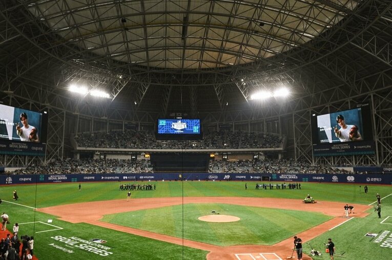 韓国・高尺スカイドームまで応援に行った日本人ファンの観戦記 ／ photograph by Nanae Suzuki
