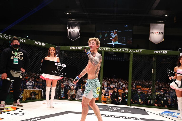 試合後のマイクでは、「これからは平本蓮の時代です」と語った　©RIZIN FF