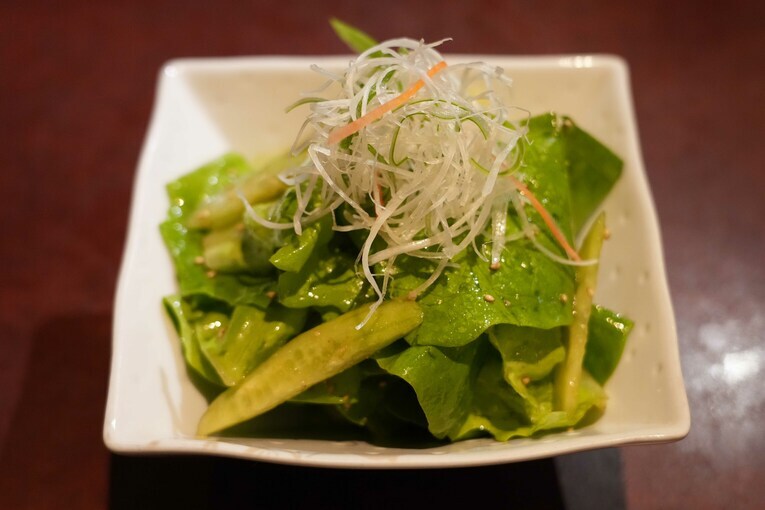 『一番館』のサラダ