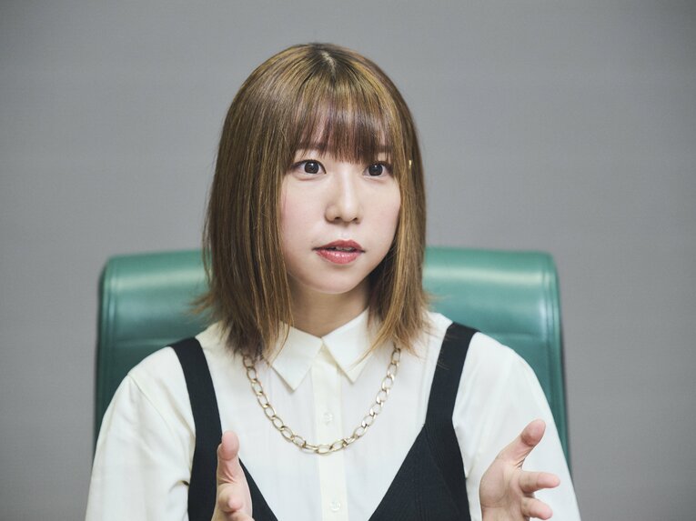 “弁護士志望の京大生”はなぜプロ雀士に？ Mリーグ実況者・松嶋桃が語る“異色の経歴”「入学したら『麻雀』というワードが飛び交っていて…」(2)