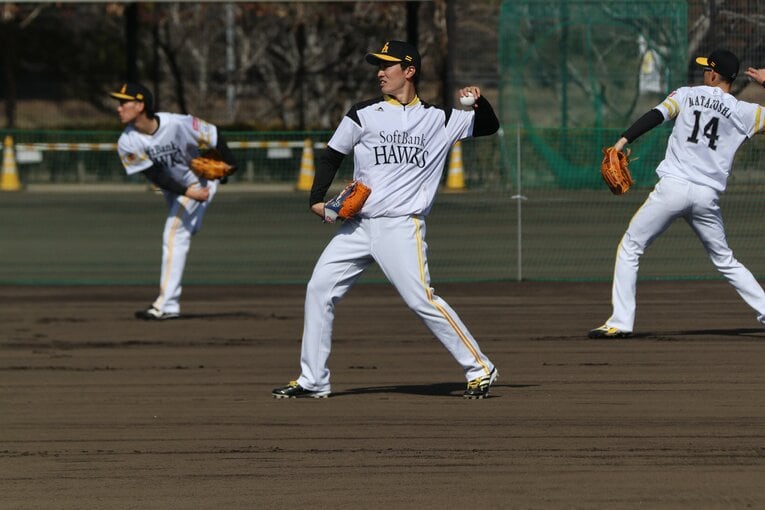 ベテランの和田毅も笑顔で調整