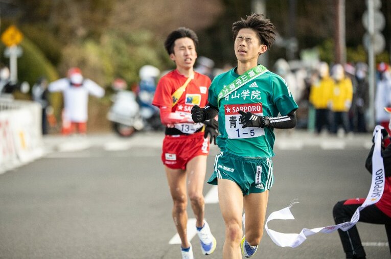 優勝候補筆頭と言われた青山学院大学だったが、まさかの往路12位に沈んだ ／ photograph by Nanae Suzuki