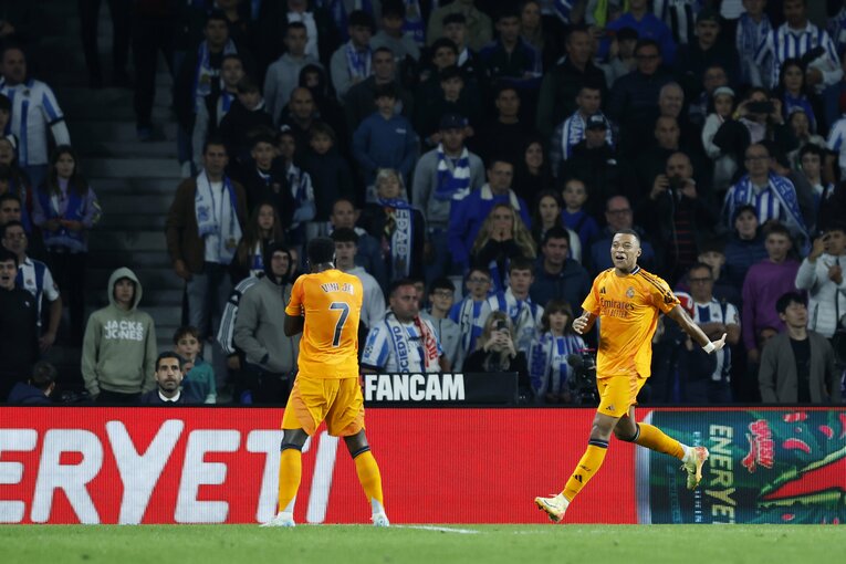 エムバペのゴール時には、ビニシウスがエムバペのゴールパフォーマンスを真似して祝福　©Daisuke Nakashima