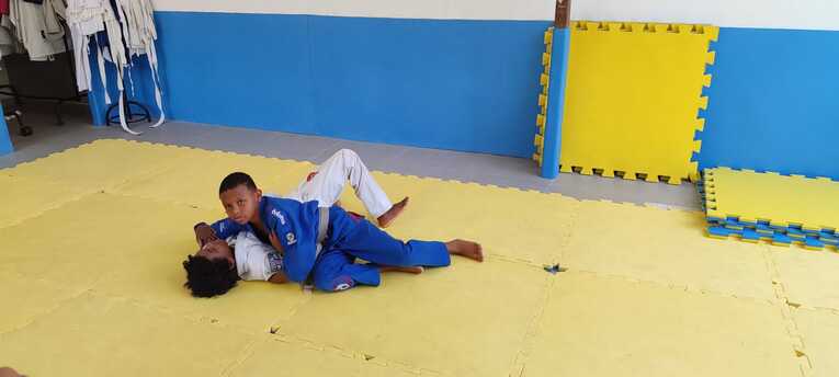 「ヒクソン・グレーシーとも親交があるんだ」日本人女性指導者が在籍…ブラジル柔道NGOの愛がスゴい「JUDOの哲学、精神性に魅せられた」(14)