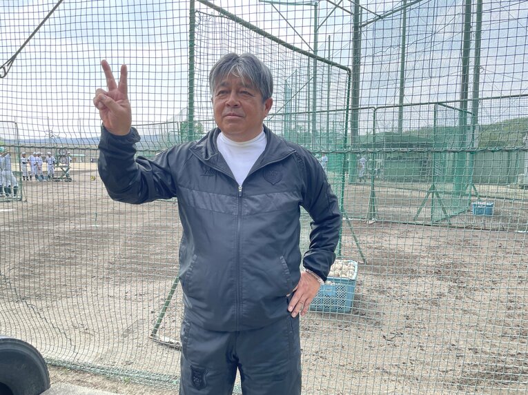 2025年4月撮影、京都廣学館高校コーチ　©︎NumberWeb