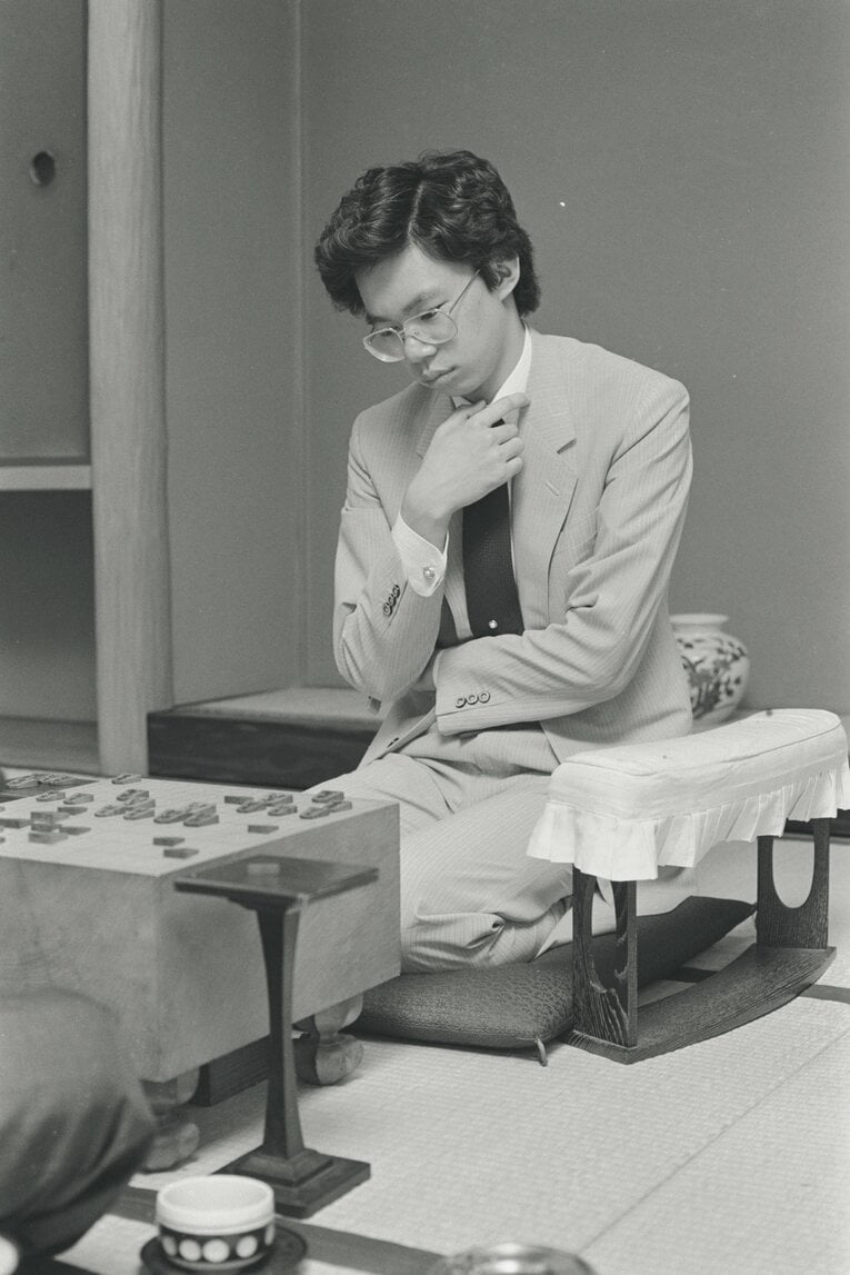 1983年、22歳時の谷川浩司十七世名人　©BUNGEISHUNJU