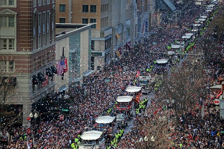 2019年のスーパーボウルで優勝したペイトリオッツのパレードはこの熱狂ぶり