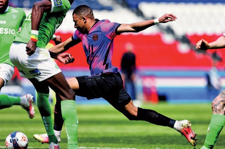 今季限りのPSG退団が噂されるムバッペ。実績も存在感も抜群だ ／ photograph by L’Équipe