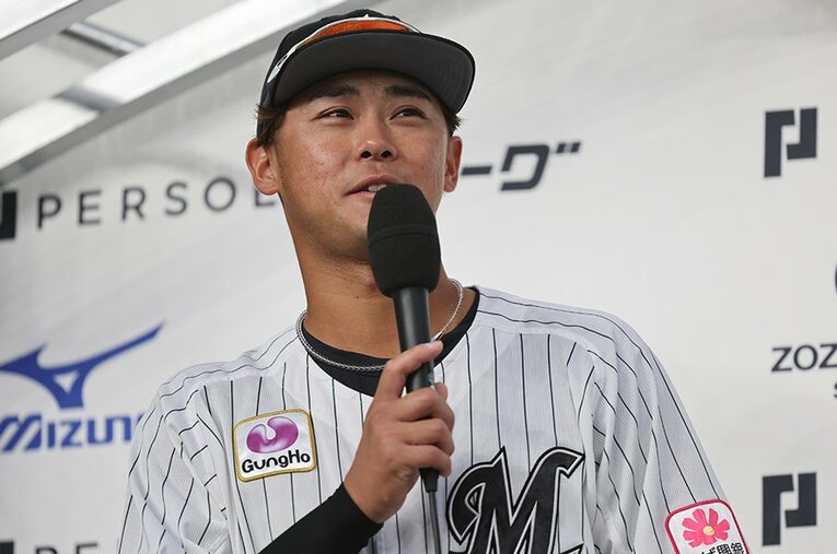 粘り強い打撃でチームに貢献するロッテ平沢大河（25歳）。本職ではない外野の守備でも球際の強さが光る ／ photograph by Chiba Lotte Marines