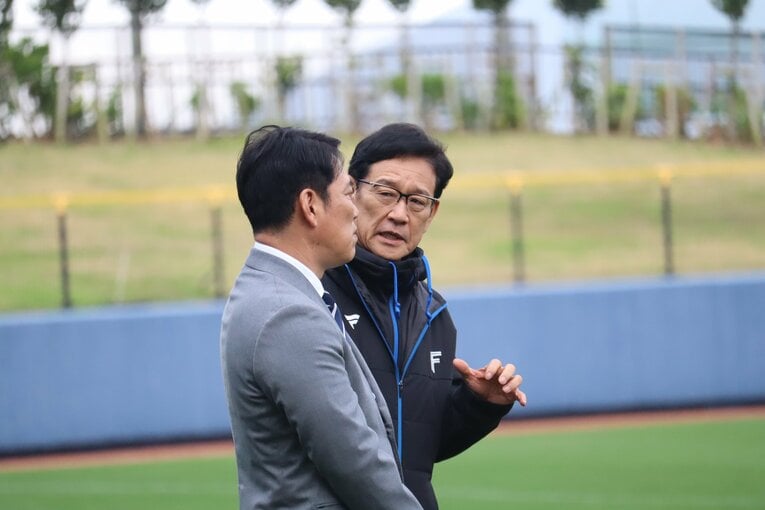 井端監督と栗山氏　©Kou Hiroo