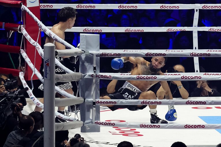 2回にネリからダウンを奪い返した井上尚弥　©︎Naoki KItagawa