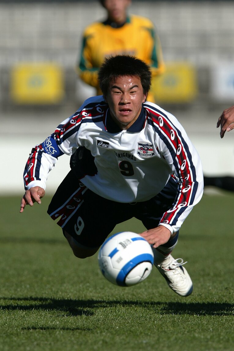 3年時の高校選手権ではキャプテンマークを巻いてプレー（2005年）©YUTAKA/AFLO SPORT