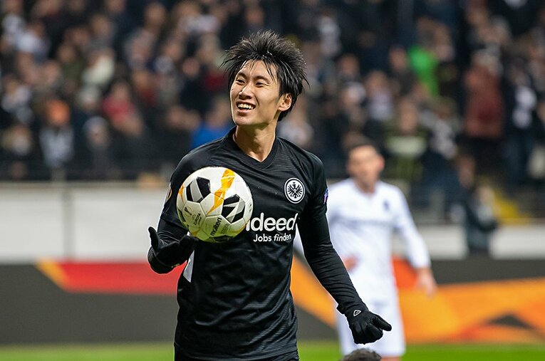 ブンデスリーガでこそゴールをなかなか奪えないものの、ELでの活躍ぶりを見れば鎌田大地の成長ぶりはハッキリと分かる。 ／ photograph by Getty Images