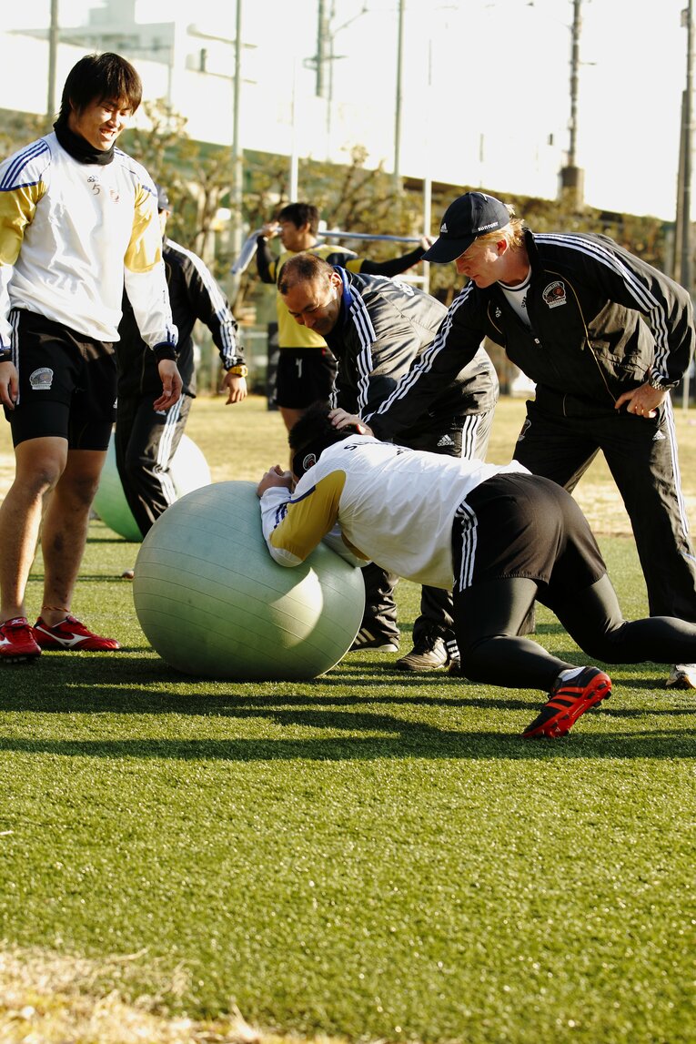 サントリーの練習風景、エディー・ジョーンズ（2011年）　©︎Tamon Matsuzono