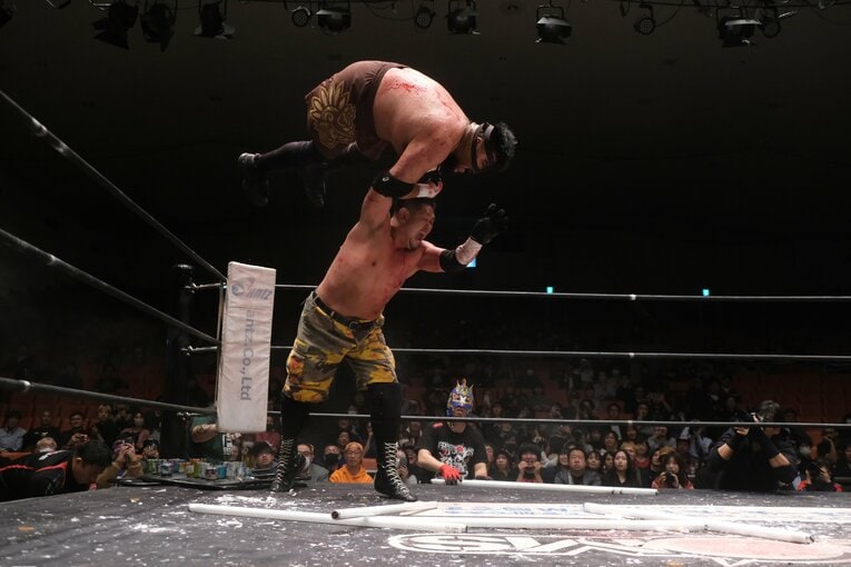 蛍光灯で殴り合い、大流血して…メキシコ人デスマッチファイター「もっと日本にいたい」ビオレント・ジャックの切実な思い「外国人がって…でも、ここがオレの家」(37)