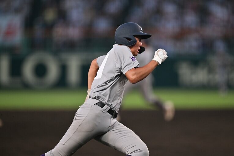 「麟太郎にまわせ！」花巻東の猛攻　©Hideki SUgiyama