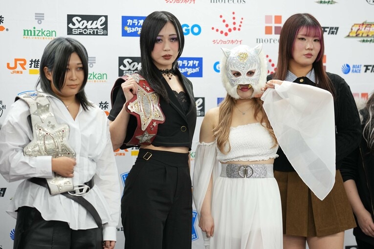 小波、上谷沙弥、スターライト・キッド、壮麗亜美　©Essei Hara