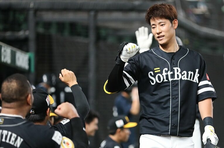 ホークスの背番号51、上林誠知。2019年打率.194、2020年打率.181からの逆襲を狙う ／ photograph by JIJI PRESS