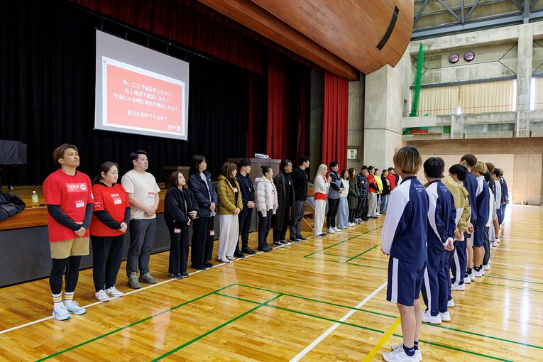 植林活動の前日にはアスリートと高校生たちとの交流の時間が設けられた