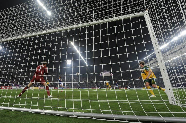 2011年アジア杯決勝、李忠成の伝説ボレーシュート決定的瞬間（1枚目／全4枚）　©Takuya Sugiyama