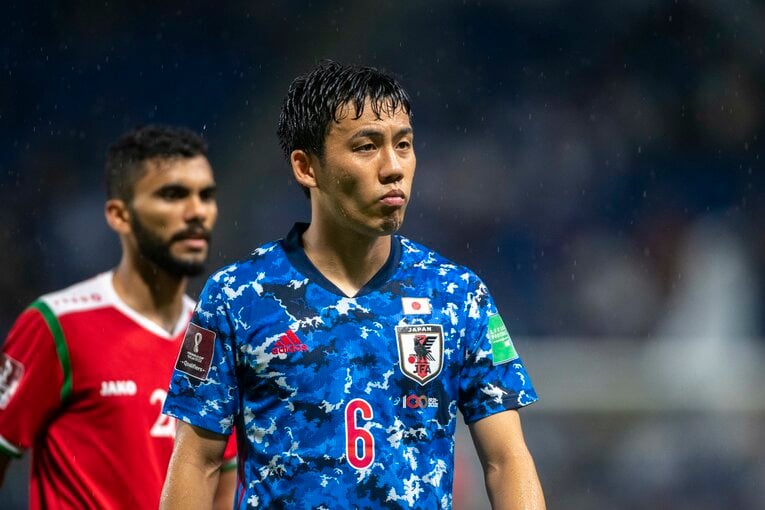 オマーン戦での遠藤航　©️Takuya Sugiyama/JMPA