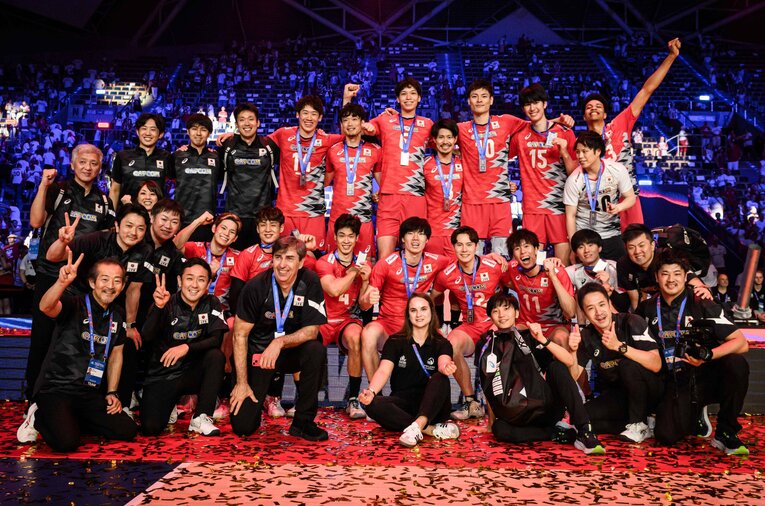 ネーションズリーグで、昨年大会を上回る銀メダルを獲得したバレーボール男子日本代表　©︎Volleyball World　