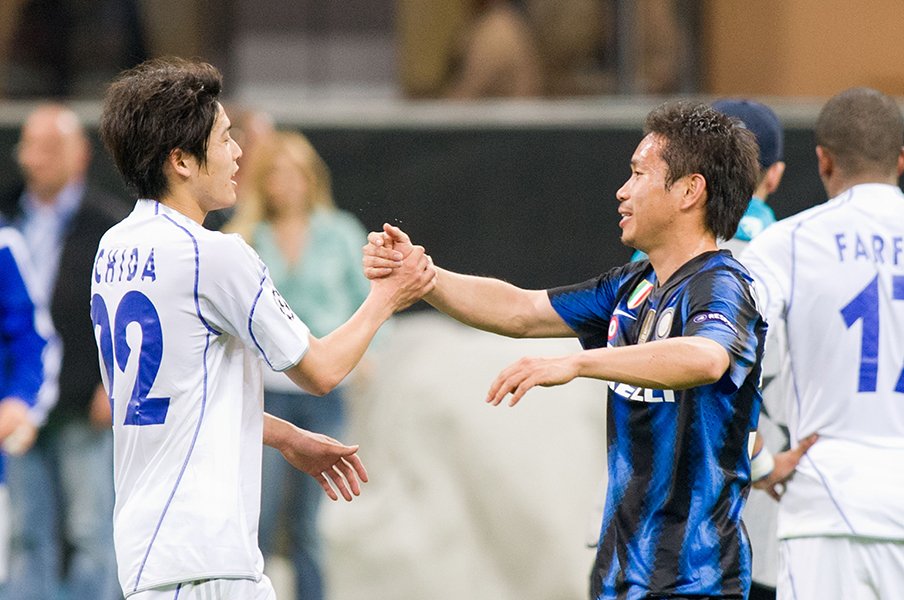 内田篤人と長友佑都の 到達点 Cl8強の日本人対決を誰が超えるか 海外サッカー Number Web ナンバー
