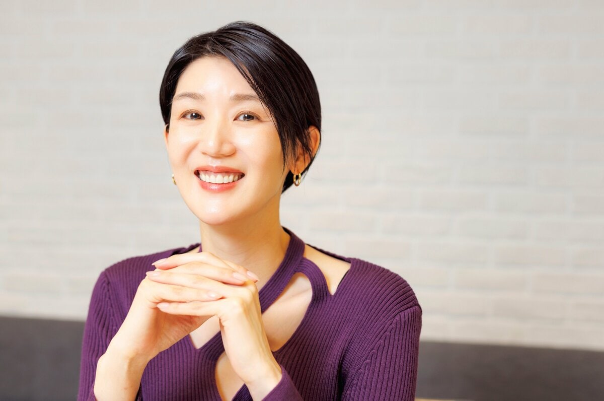 銀座の街ですれ違い…DMが届いた」栗原恵40歳が語る“超オープンな夫”と