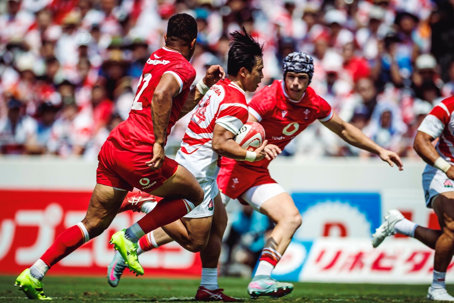 2015年W杯南アフリカ戦を彷彿とさせるトライシーン②。後方から抜群のサポートコースを駆け抜けたWTB石田が一気にゲイン　©︎Kiichi Matsumoto