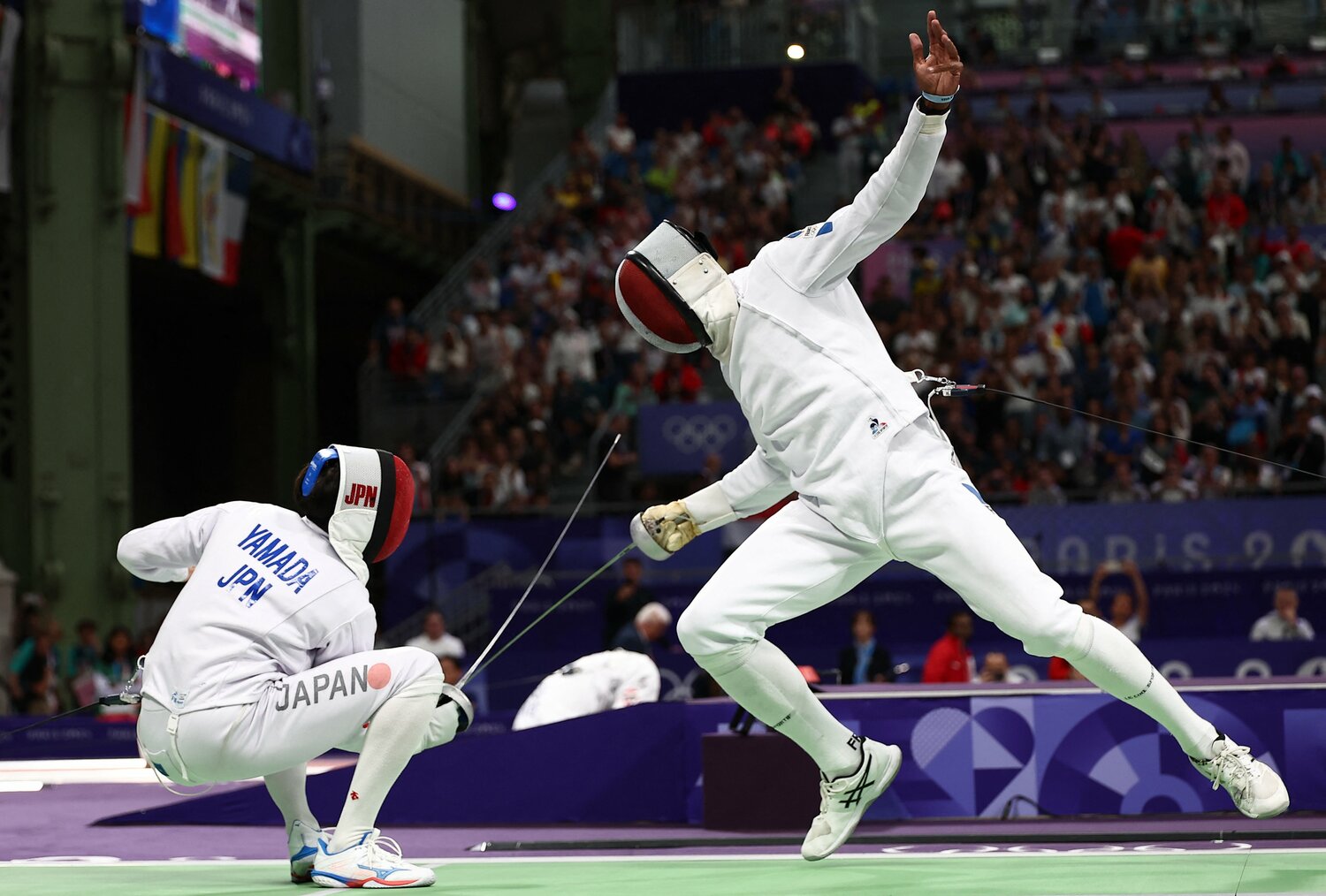 準々決勝で敗れた日本の山田優（写真左）。大歓声を背に躍動するボレルに、あと一歩及ばなかった　©JIJI PRESS