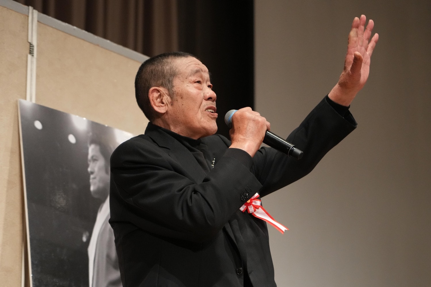 猪木に語りかける藤原喜明　©Essei Hara