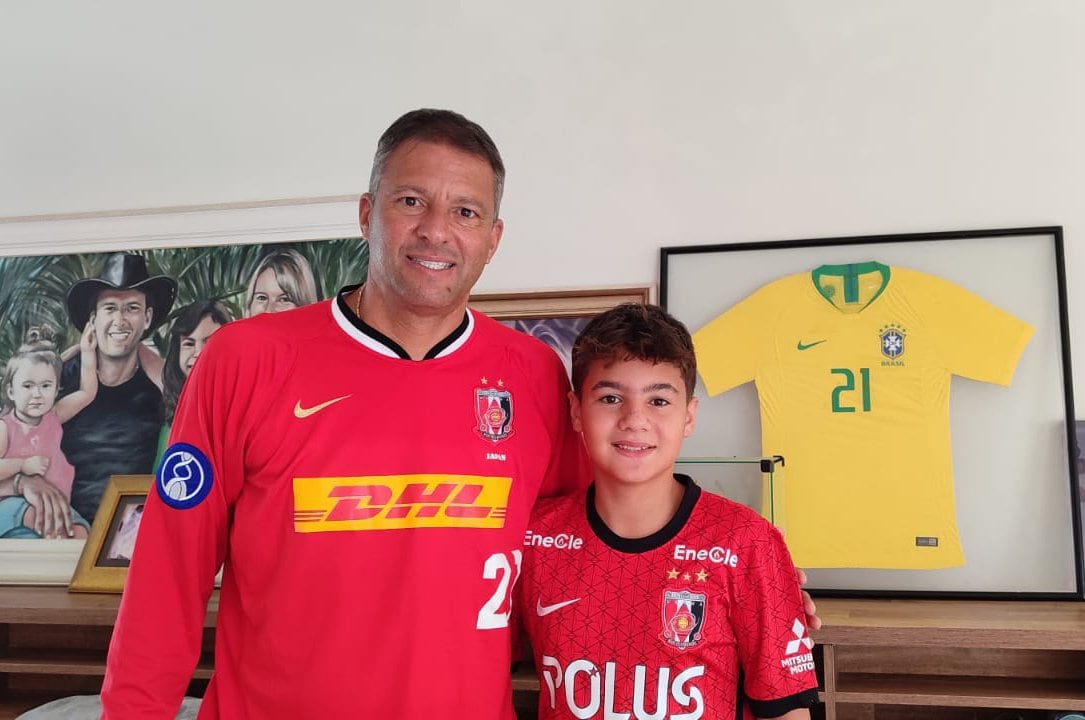 息子のアントニオ君（11）も浦和ユニを着用　©Hiroaki Sawada
