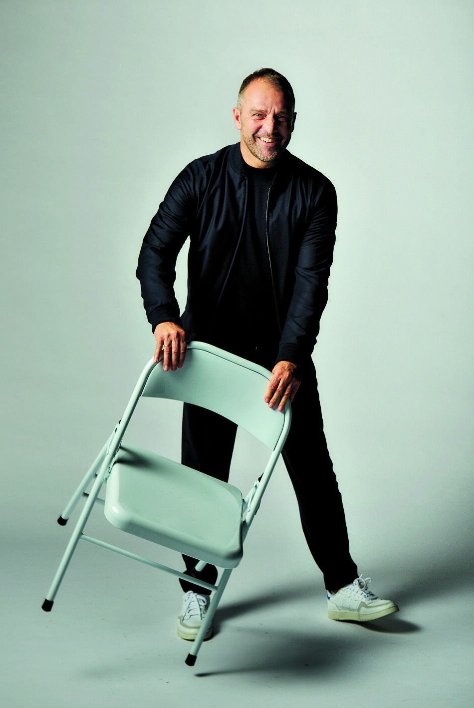 現役時代はバイエルンやケルンなどでプレー。現在56歳のフリックにはドイツ代表監督就任の噂が絶えない　©L’Équipe