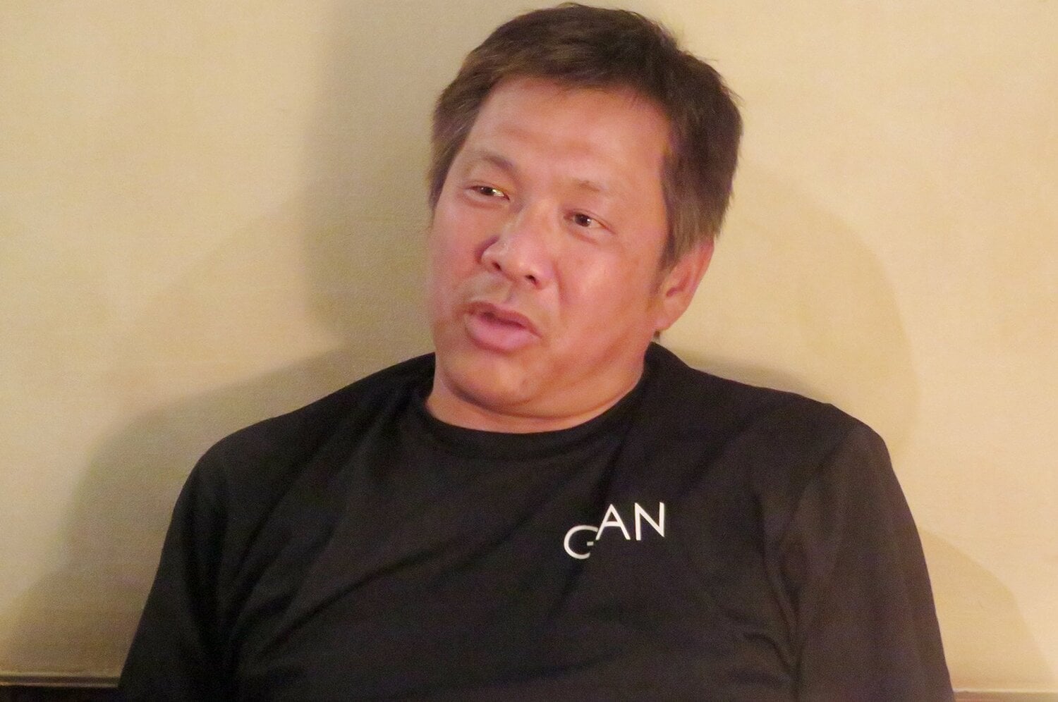 当時を振り返る山崎氏　©NumberWeb