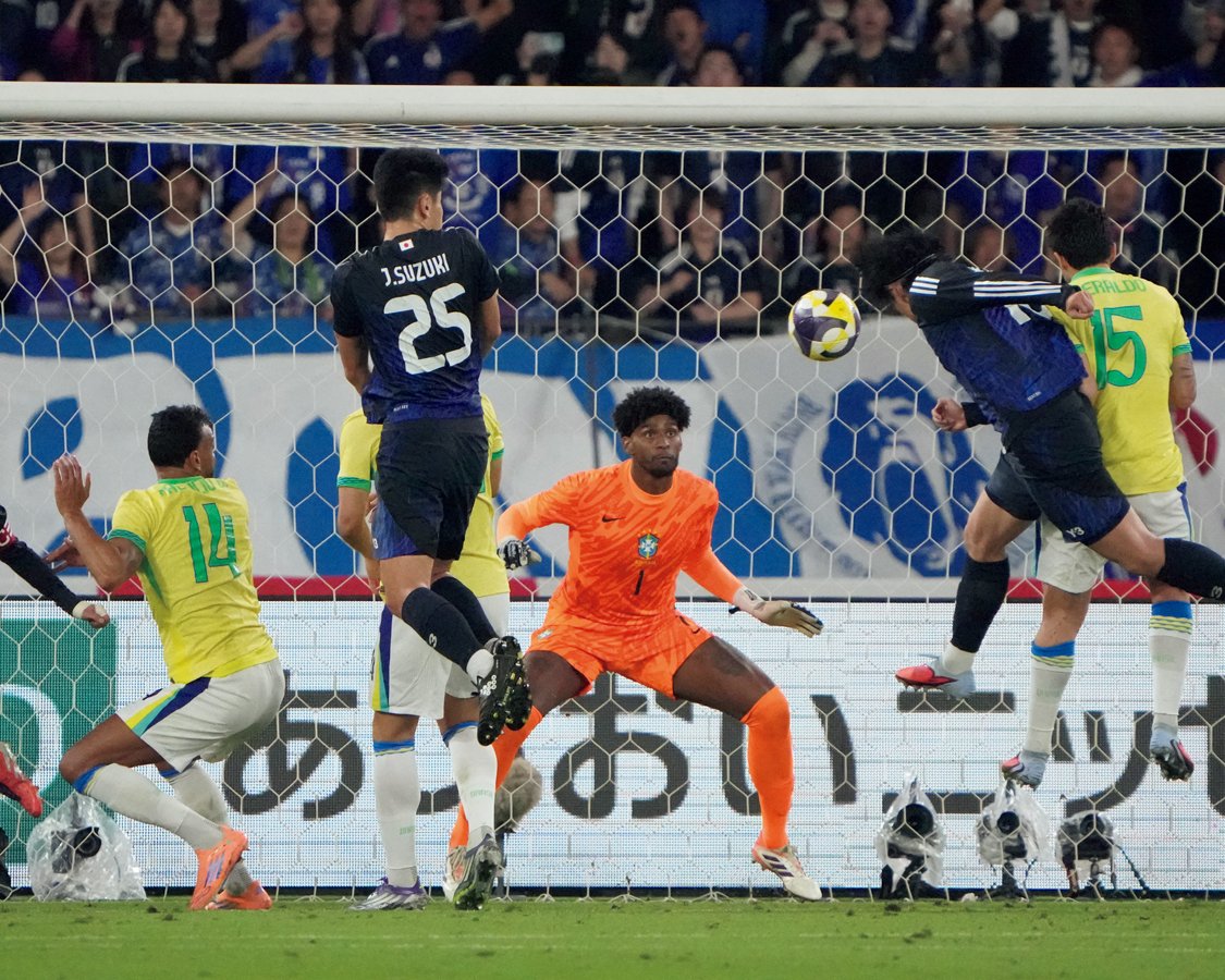 昨年のブラジル戦では71分に勝ち越しゴール。伊東純也が蹴ったCKに後ろから飛び込んで合わせる完璧なヘディングだった　Getty Images