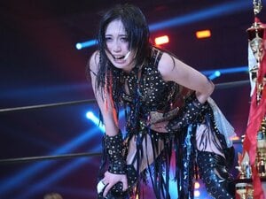 「指が折れても赤いベルトを守る」上谷沙弥の覚悟…スターダム“まさかのアクシデント”現地で何が起きていた？ 勝った上谷が発言「絶対もう1回やらせろ」