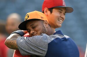 【人気】大谷翔平が着替え中にお尻を叩かれ「痛っー！」 メジャー初日のオオタニさんを歓迎した“アニキのイタズラ”…元同僚が語る愛「彼の幸運を祈ってる」