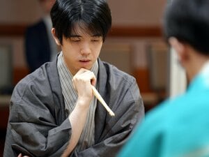 藤井聡太六冠は王位戦に臨んでいる