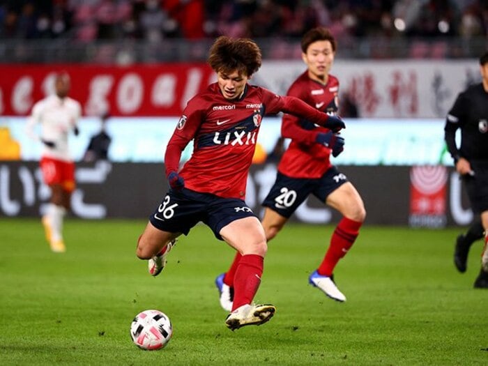 元日本代表3人が徹底予想<J1リーグ優勝はどこ?> 本命は川崎だが、対抗は「鹿島、名古屋、そして…」<Number Web> photograph by KASHIMA ANTLERS