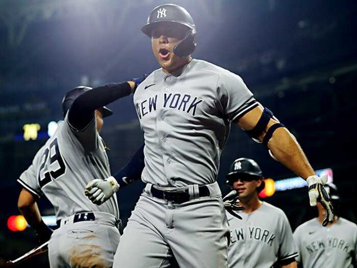 ポストシーズンと乱戦の背景。連戦続きの苛酷な日程を乗り切るのはどのチームか？＜Number Web＞ photograph by Getty Images