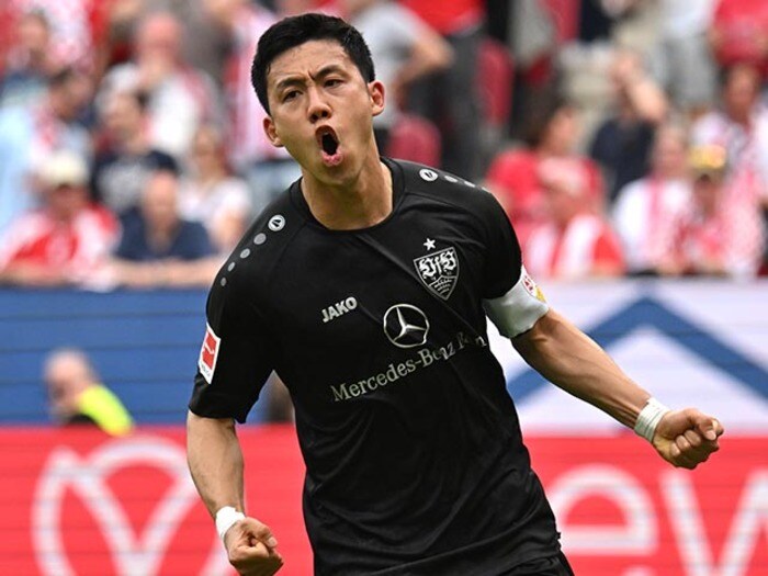 「エンドウはクラブにおける《生命保険》だ」名将ブッフバルトも絶賛、遠藤航が主将として導いた“最下位からの残留決定”「入れ替え戦は罰ゲームではない」＜Number Web＞ photograph by JIJI PRESS