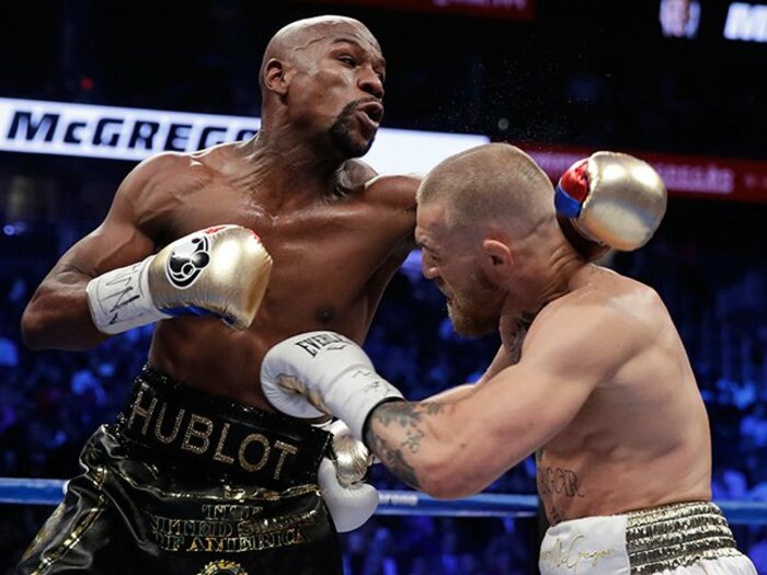 メイウェザー対マクレガーを考える。あの試合は“ボクシング”だったのか。＜Number Web＞ photograph by AFLO