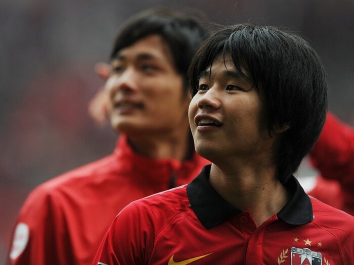 「なんで直輝ばっかり…」幼馴染の妻が明かす“浦和の天才”山田直輝の悲劇…ロンドン五輪直前で靭帯断裂「亡き祖母のため息が忘れられない」＜Number Web＞ photograph by FAR EAST PRESS/AFLO